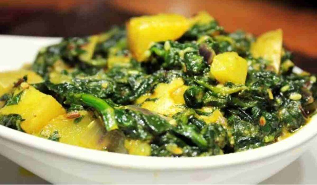 Aloo Palak Recipe: स्वादिष्ट आलू पालक की सब्जी कैसे बनाएं, यहां जानिए