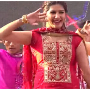 Sapna Choudhary Dance: सपना चौधरी की 'चुनरी जयपुर की' डांस वीडियो सोशल मीडिया पर मचाया धमाल