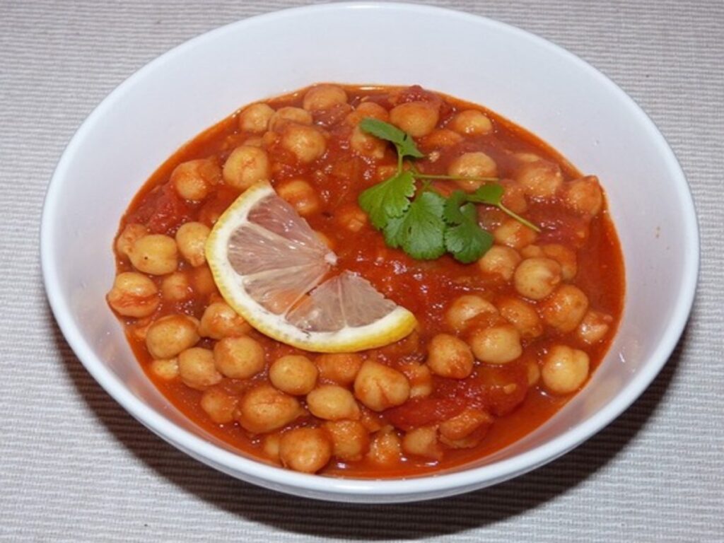 Chana Masala Recipe in Hindi: स्वादिष्ट चना मसाला रेसिपी बनाने की विधि (Image Source: Pixabay)