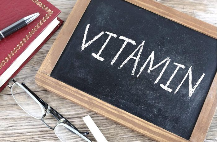 Vitamin A Deficiency Symptoms: विटामिन ए की कमी के कारण, लक्षण और स्रोत