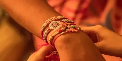 Raksha Bandhan Songs: इन बेहतरीन फिल्मी गानों के साथ मनाइए रक्षाबंधन का पर्व