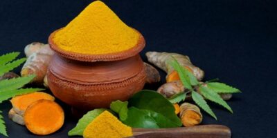 Turmeric benefits for skin: सुंदर त्वचा पाने के लिए आजमाएं ये घरेलु उपाय