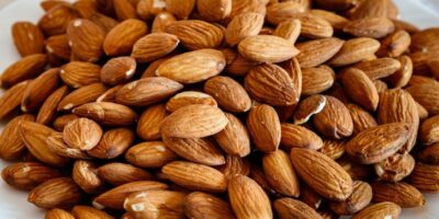 Benefits of Soaked Almonds: रोजाना भीगे हुए बादाम खाना आपके लिए है बहुत फायदेमंद