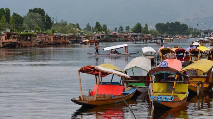 Kashmir City Information: Best Tourist Places, Climate, Hotels & ATMs in Kashmir