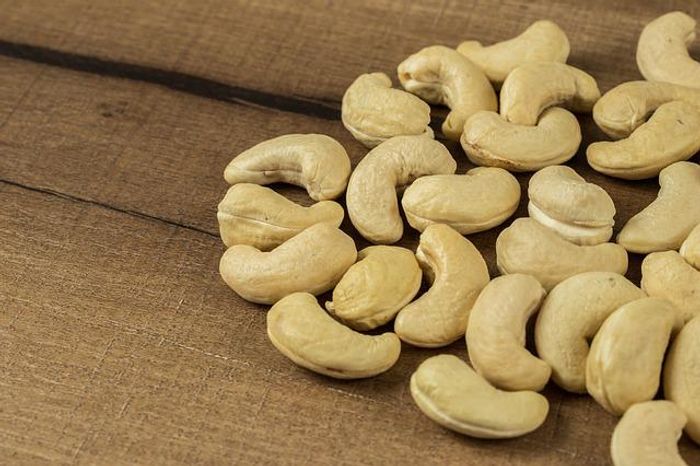 Cashew Health Benefits in Hindi