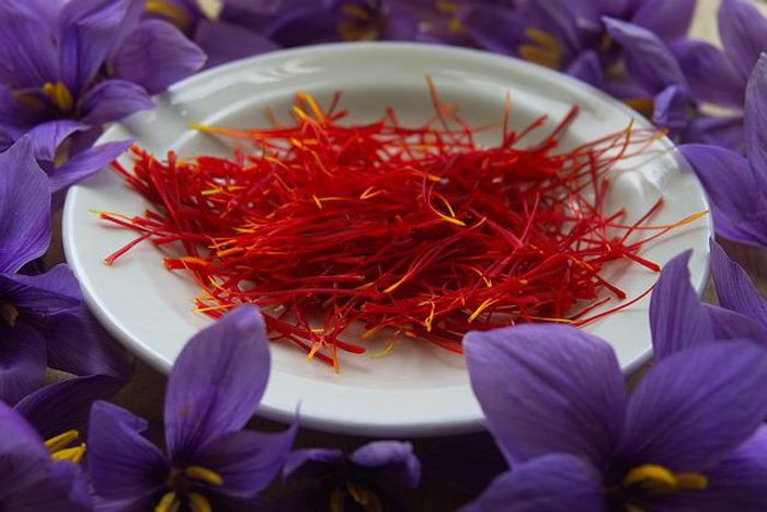 saffron health benefits in hindi