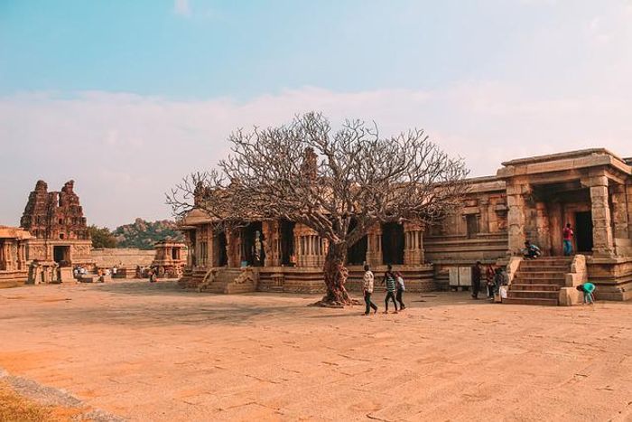 Hampi City Information Best Tourist Places, Hotels & ATMs in Hampi