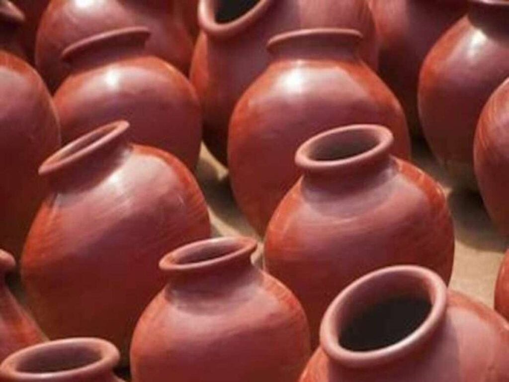 Clay Pot Water Benefits: मटके का पानी पीने के 5 बड़े फायदे यहां जानिए