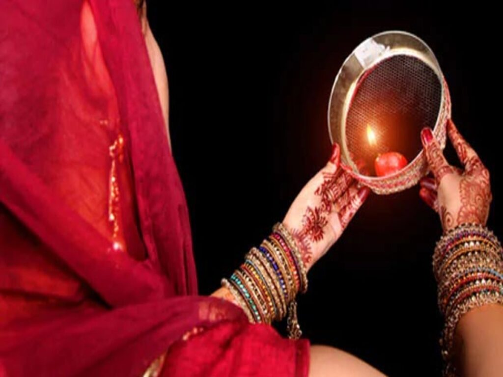 Karwa Chauth 2022 Date: करवाचौथ कब हैं, जानिए शुभ मुहूर्त और पूजा विधि