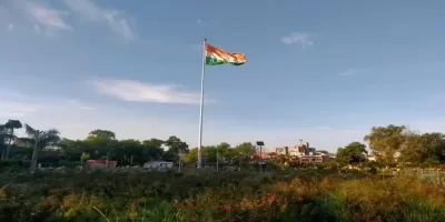 Independence Day 2023: स्वतंत्रता दिवस पर अपने रिश्तेदारों को भेजें ये खास देशभक्ति शायरी