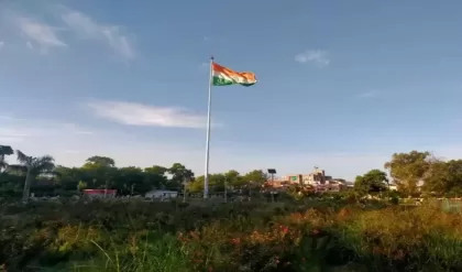 Independence Day 2023 स्वतंत्रता दिवस पर अपने रिश्तेदारों को भेजें ये खास देशभक्ति शायरी