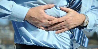 Stomach Pain: क्या आप पेट दर्द से परेशान हैं? तो इन खाद्य पदार्थों को खाना अभी से छोड़ दें, वरना पछताएंगे